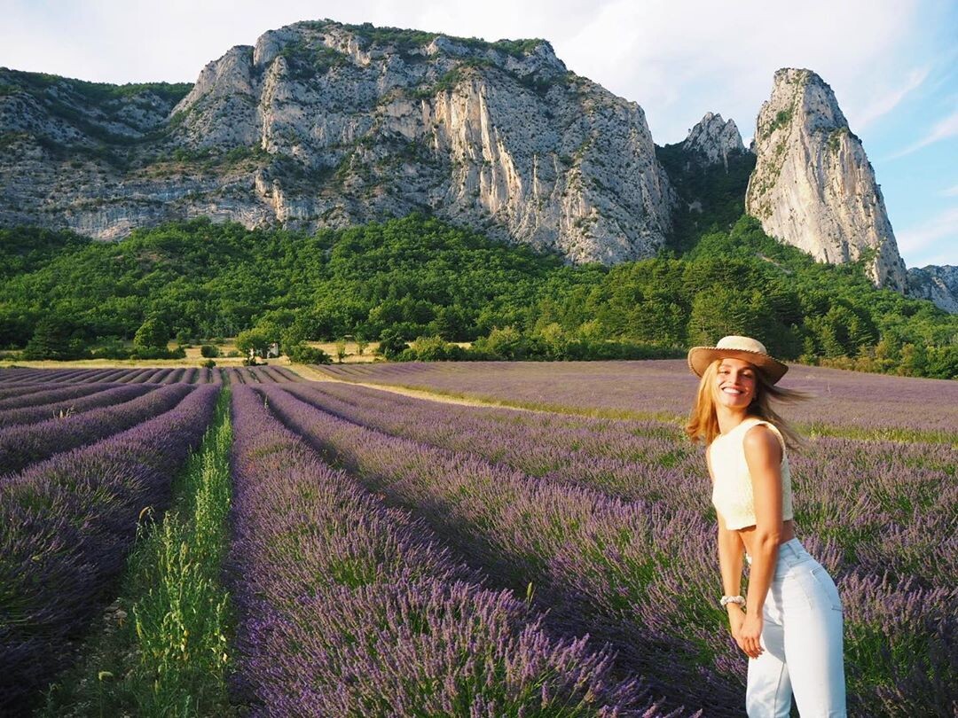 https://www.bellazon.com/main/uploads/monthly_2019_08/11049796_Aude-JaneDeville901.jpg.bc23f85a8b592c73f0617a5069760eb1.jpg