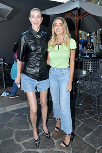 Whitney+Port+Kaitlyn+Carter+Appearance+Grove+KFNic4aaWIGx.jpg