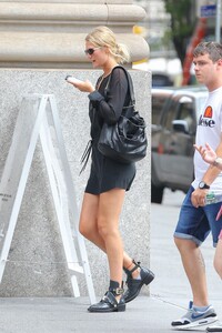 118927033_toni-garrn_19082019p_14.jpg