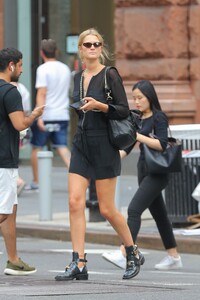 118927048_toni-garrn_19082019p_21.jpg