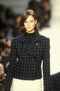 1256657314_RalphLauren1996WomenRTW116.thumb.jpg.3cf627c603ec6d1bae1210b8b14c2892.jpg