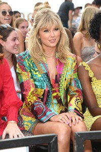      tay110819BZNimage107.jpg