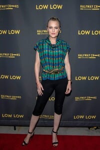        hen180819BZNimage120.jpg