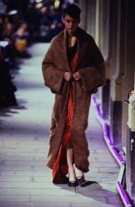 1282427258_korina-unknown-runway(3).thumb.jpg.dbea01bce04984bd8ff2a520a8f0d8d4.jpg