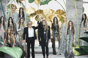 130849161_RobertoCavalli2011WomenRTW152.thumb.jpg.fdc22b1868fab7479e3c8accb45a71f5.jpg