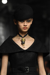 1329524809_ChristianDiorRunwayParisFashionWeekHautee230O5DYWpsx.thumb.jpg.bee37131e04a0bd240a8923adcbb2abb.jpg