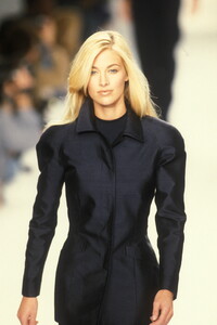 1401606939_RalphLauren1996WomenRTW95.thumb.jpg.d8e6155c8a382ab7fc5b6619b8a994b7.jpg