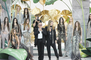 1404105756_RobertoCavalli2011WomenRTW150.thumb.jpg.fbbefc319ab32ee291f43035f82e3639.jpg