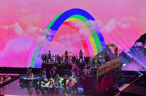       tay260819BZNimage112.jpg
