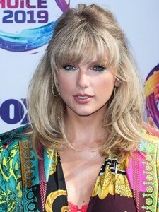       tay110819BZNimage136.jpg