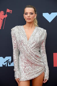 Bregje+Heinen+2019+MTV+Video+Music+Awards+3MVhoToxvA8x.jpg