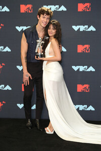 Camila+Cabello+2019+MTV+Video+Music+Awards+812DJ02x_c1x.jpg