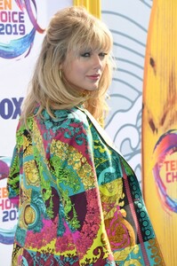       tay110819BZNimage144.jpg