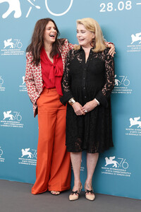 Catherine+Deneuve+La+V+rit+Truth+Photocall+_lAbUFOPzHBx.jpg