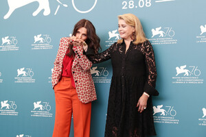 Catherine+Deneuve+La+V+rit+Truth+Photocall+Uy_c535U_OVx.jpg