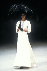 1562891518_YohjiYamamoto2000WomenRTW57.thumb.jpg.7e6ffd5fbbcc2d9086f5c575e9db8f11.jpg