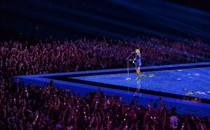       tay260819BZNimage143.jpg