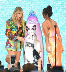       tay110819BZNimage124.jpg