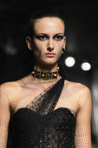 1661961641_ChristianDiorRunwayParisFashionWeekHautej825PUZ8ltpx.thumb.jpg.ab41fe05b1367fcd5f4866128fc75794.jpg