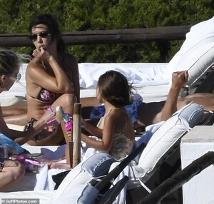 16664308-7300467-Kourtney_Kardashian_shows_off_her_incredible_figure_in_a_floral_-m-38_1564475599696.jpg