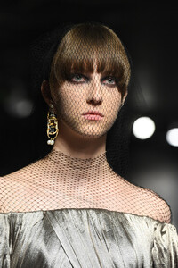 1669254639_ChristianDiorRunwayParisFashionWeekHauteJ0OyVIceHkMx.thumb.jpg.8a6dd8e52f4d78d96065910511afe316.jpg