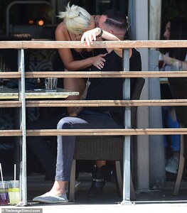 16721954-7306021-New_romance_Lady_Gaga_locked_lips_with_sound_engineer_Dan_Horton-m-61_1564581238382.jpg