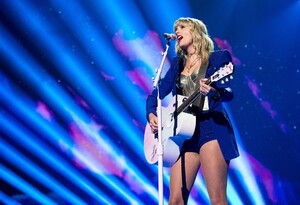       tay260819BZNimage157.jpg