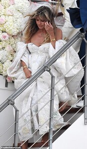 16852322-7318011-Wedding_bells_Heidi_Klum_and_Tom_Kaulitz_MARRY_for_the_second_ti-a-126_1564858965022.jpg