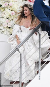 16852324-7318011-Beautiful_The_model_46_looks_gorgeous_in_an_intricate_ivory_gown-m-125_1564858958910.jpg
