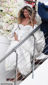 16852330-7318011-No_shoes_allowed_Husband_and_wife_both_opted_to_forgo_wearing_sh-a-123_1564858942708.jpg
