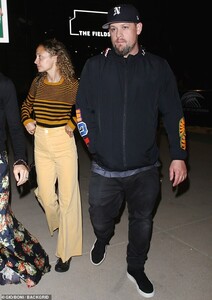 16880942-0-Music_to_my_ears_Nicole_Richie_and_Joel_Madden_enjoyed_a_concert-m-42_1564948385992.jpg