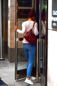 16966264-7329417-No_fuss_Katie_slipped_through_the_door_carring_a_large_red_bag_o-a-53_1565128700917.jpg