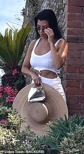 17057198-7338233-Ethereal_Kourtney_looked_angelic_in_her_white_ensemble_as_she_gr-m-81_1565283736379.jpg