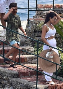 17057202-7338233-Making_the_most_of_it_Kourtney_Kardashian_has_already_been_holid-m-99_1565284206438.jpg