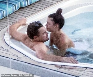 17070024-7339291-Together_Leonardo_and_Camila_have_been_dating_since_December_201-a-343_1565303978561.jpg