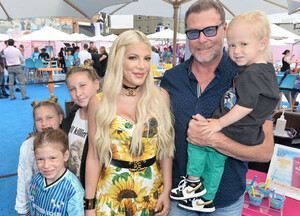 Tori+Spelling+Cold+Stone+Creamery+Backstage+2lFsURMmXUWx.jpg