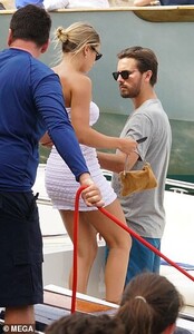 17232820-7352875-All_aboard_They_were_later_seen_getting_onto_a_yacht-a-3_1565712680879.jpg