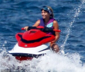 17300342-7358997-Making_it_happen_Sofia_seemed_a_natural_at_navigating_the_waters-m-151_1565845902620.jpg