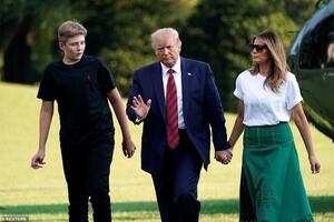 17426220-7369959-Trump_held_his_wife_s_hand_and_waved_to_reporters_as_the_family_-a-4_1566203132870.jpg