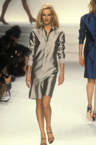 1747542330_RalphLauren1996WomenRTW28.thumb.jpg.1c0bdfb9814bf2b13f52b2a315353ba3.jpg