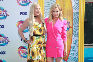 Jennie+Garth+FOX+Teen+Choice+Awards+2019+Arrivals+ILzaHMQBVgvx.jpg