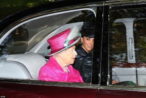 17668398-7392541-Kate_Middleton_37_looked_all_smiles_as_she_joined_the_Queen_and_-a-4_1566736502355.jpg
