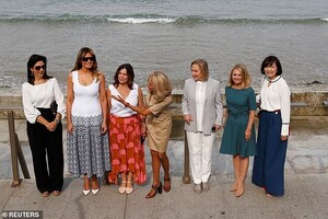 17698150-7394837-Brigitte_Macron_was_seen_chatting_to_the_other_women_as_Melania_-a-9_1566822585033.jpg