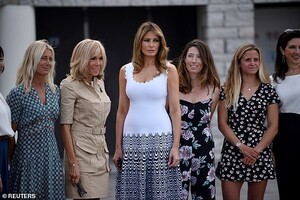 17702618-7394837-Melania_gave_a_sultry_look_while_Brigitte_smiled_during_their_ph-a-2_1566823896596.jpg