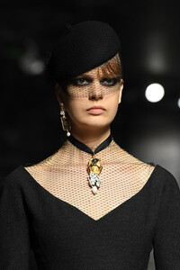 1773983835_ChristianDiorRunwayParisFashionWeekHauteXl4M4VYPz_gx.thumb.jpg.a6d8d5555341423c736d99f7364e7600.jpg