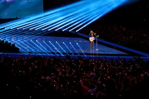       tay260819BZNimage167.jpg