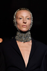 182800693_SchiaparelliRunwayParisFashionWeekHauteOajCo4Zz2Lsx.thumb.jpg.7f382899991c6198287064bbfcc1bef2.jpg