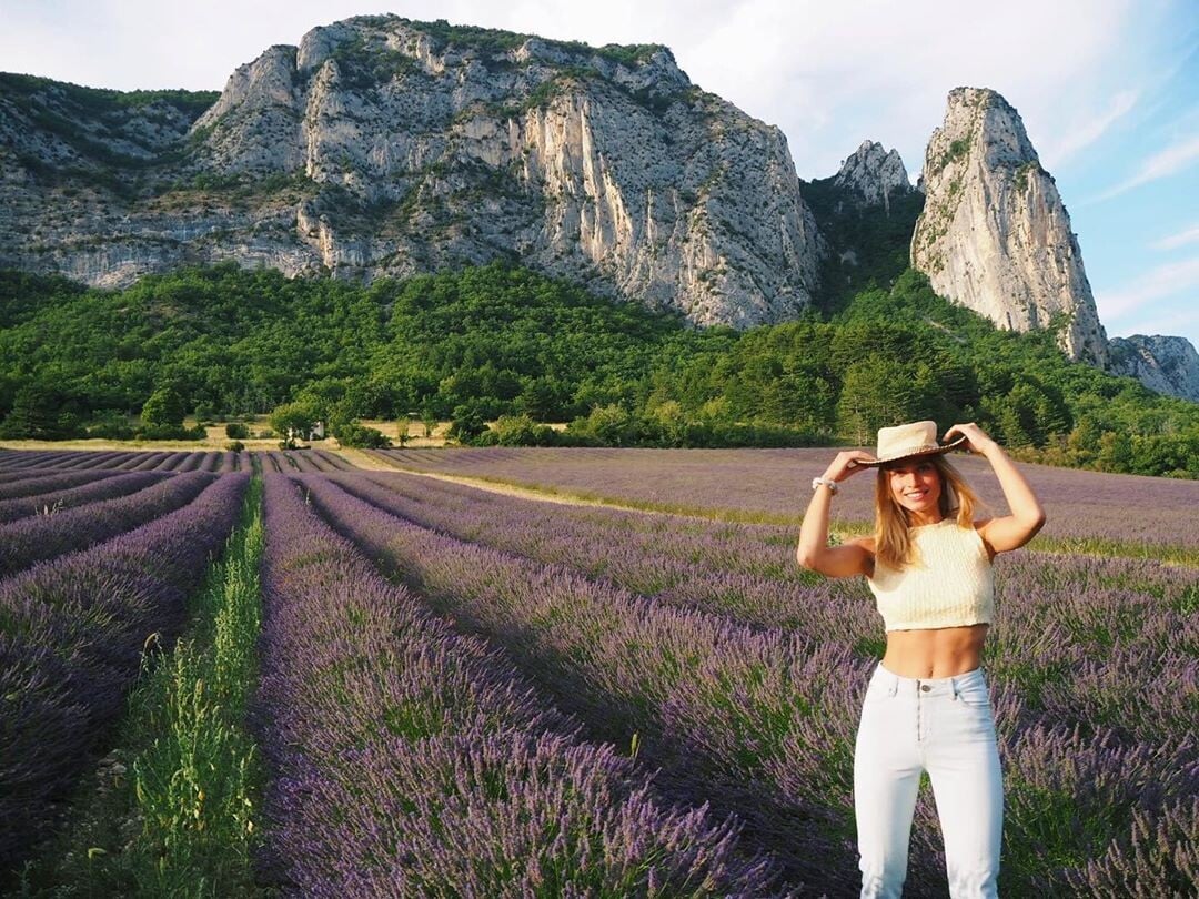 https://www.bellazon.com/main/uploads/monthly_2019_08/1831663486_Aude-JaneDeville900.jpg.fea96bd65baafd5ae9fc24cad65eaaf4.jpg