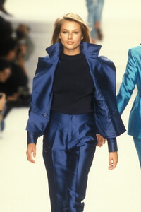 1854937235_RalphLauren1996WomenRTW107.thumb.jpg.0f272319b2810668a18c1202bbdf5979.jpg