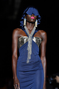 187787582_SchiaparelliRunwayParisFashionWeekHauteLvBfreAubOcx.thumb.jpg.3bd2b3148d8d67239870d16d14bf267f.jpg